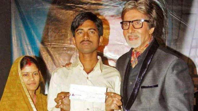 Sushil Kumar with Big B holding his Rs 50 crore cheque