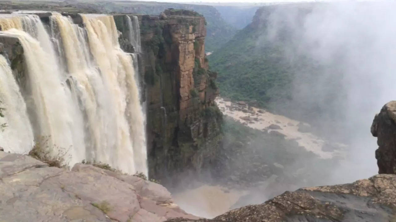 Bahuti waterfall in Madhya Pradesh