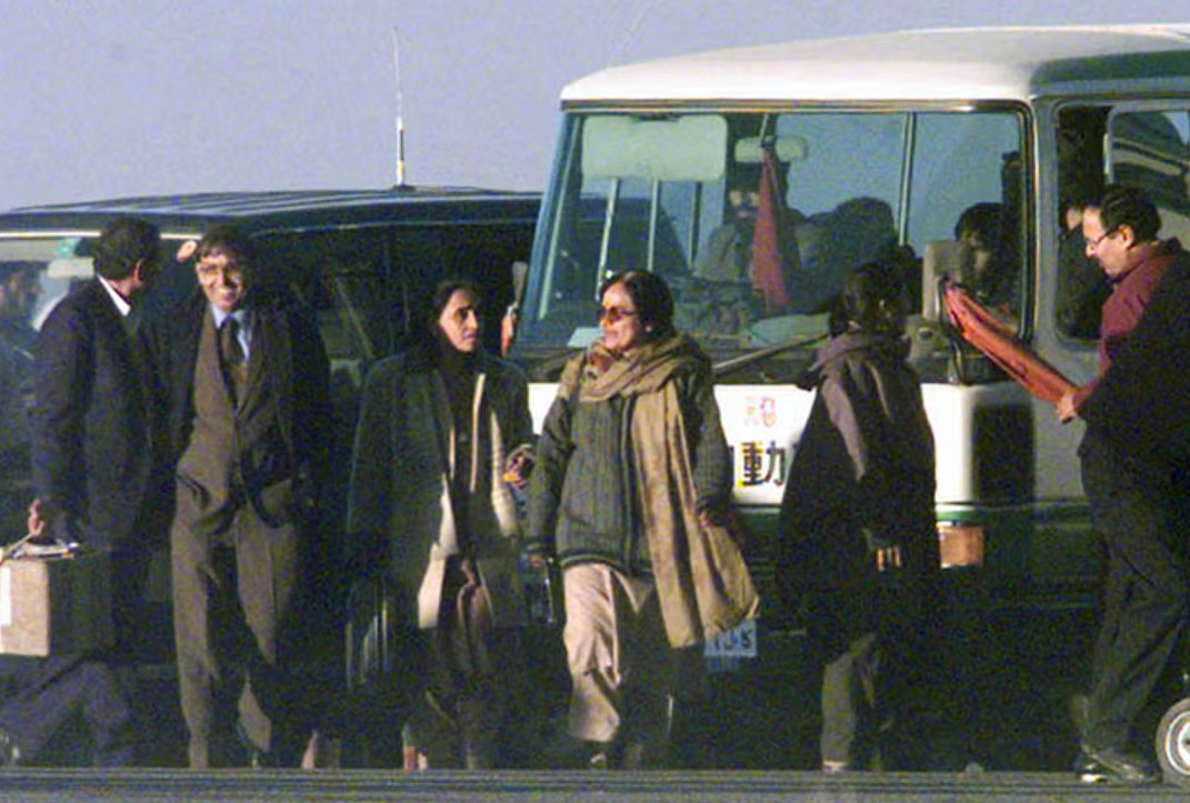 The hostages were finally released after seven days of kidnapping and negotiations.