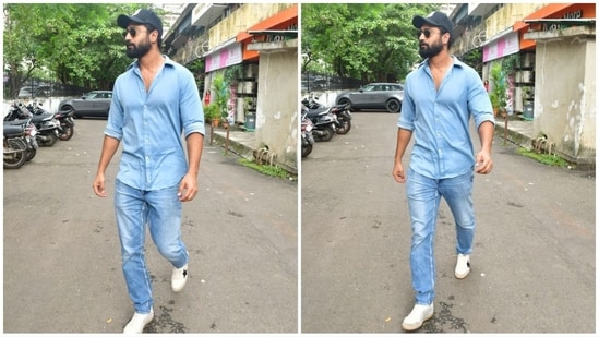 Vicky Kaushal looked casually smart in a blue folded-sleeved shirt paired with denim jeans. He accessorized his look with white sneakers and a navy cap, completing his laid-back look. (HT Photo/VarinderChawla)