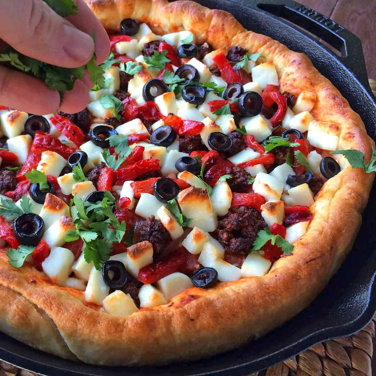 Chorizo ​​Pizza Recipe, Mexican Deep Skillet, Fresh Cheese, Roasted Red Peppers, Black Olives, Cilantro