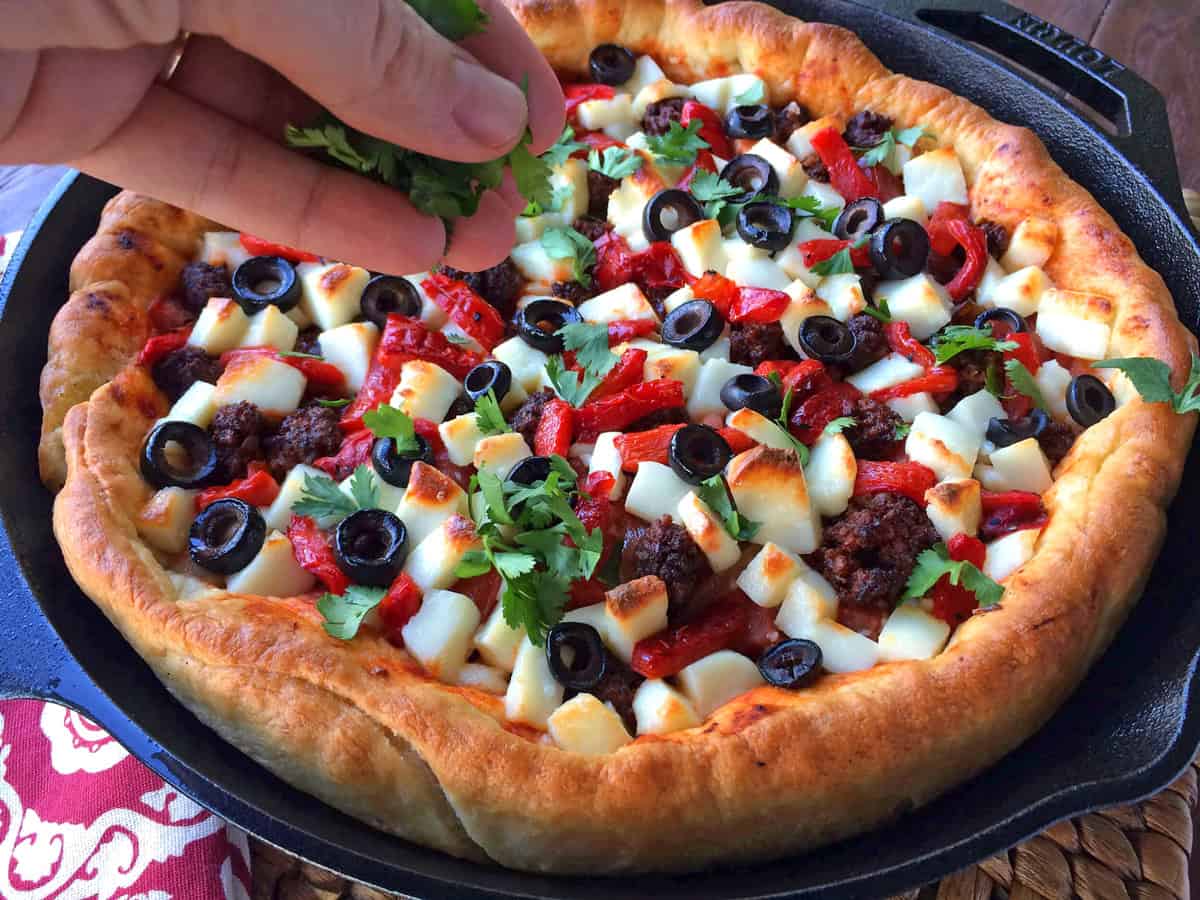 Chorizo ​​Pizza Recipe, Mexican Deep Skillet, Fresh Cheese, Roasted Red Peppers, Black Olives, Cilantro