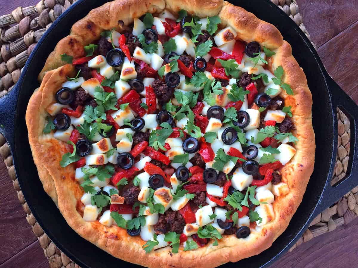 Chorizo ​​Pizza Recipe, Mexican Deep Skillet, Fresh Cheese, Roasted Red Peppers, Black Olives, Cilantro