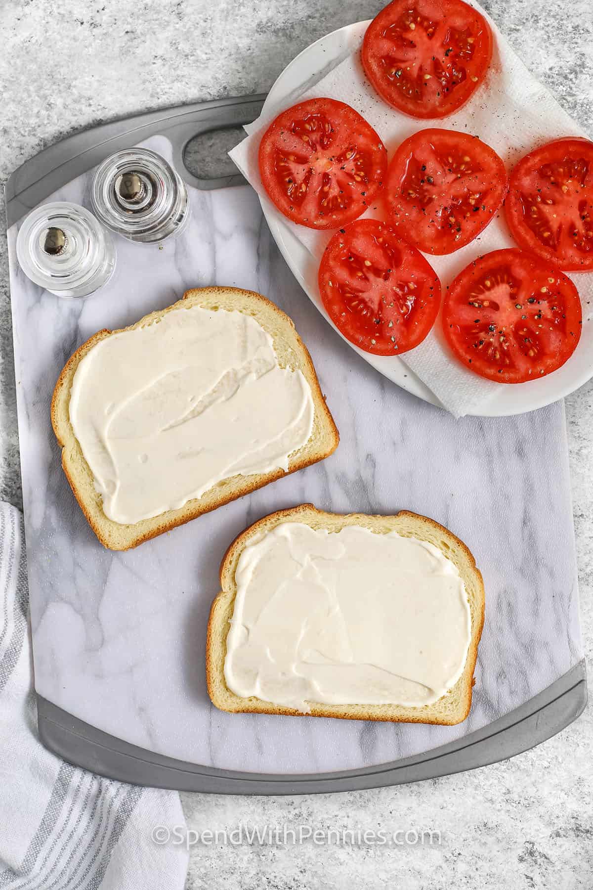 Bread with mayonnaise to make a Classic Tomato Sandwich