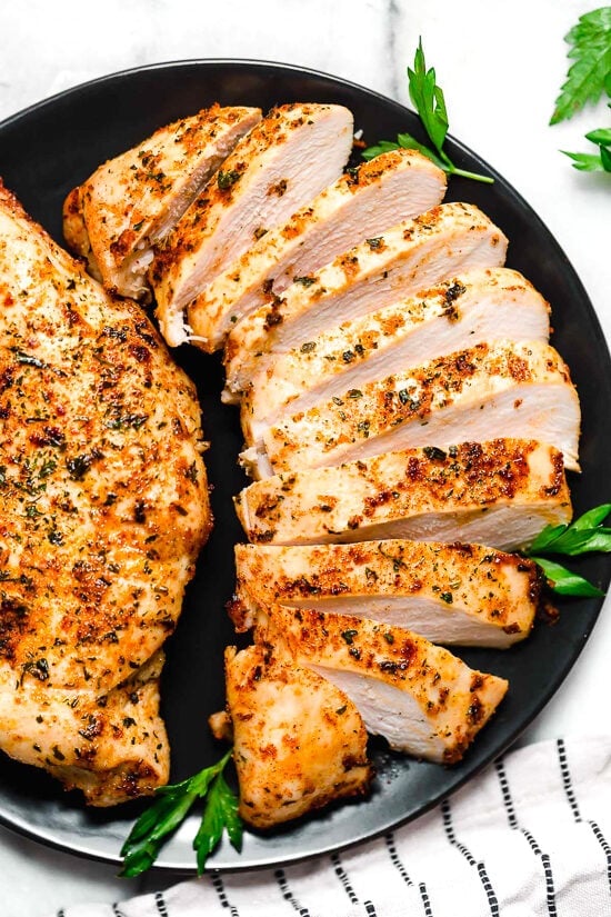 Sliced ​​chicken breasts on a plate