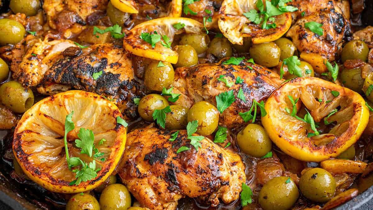 Moroccan chicken with lemon, olives and sauce