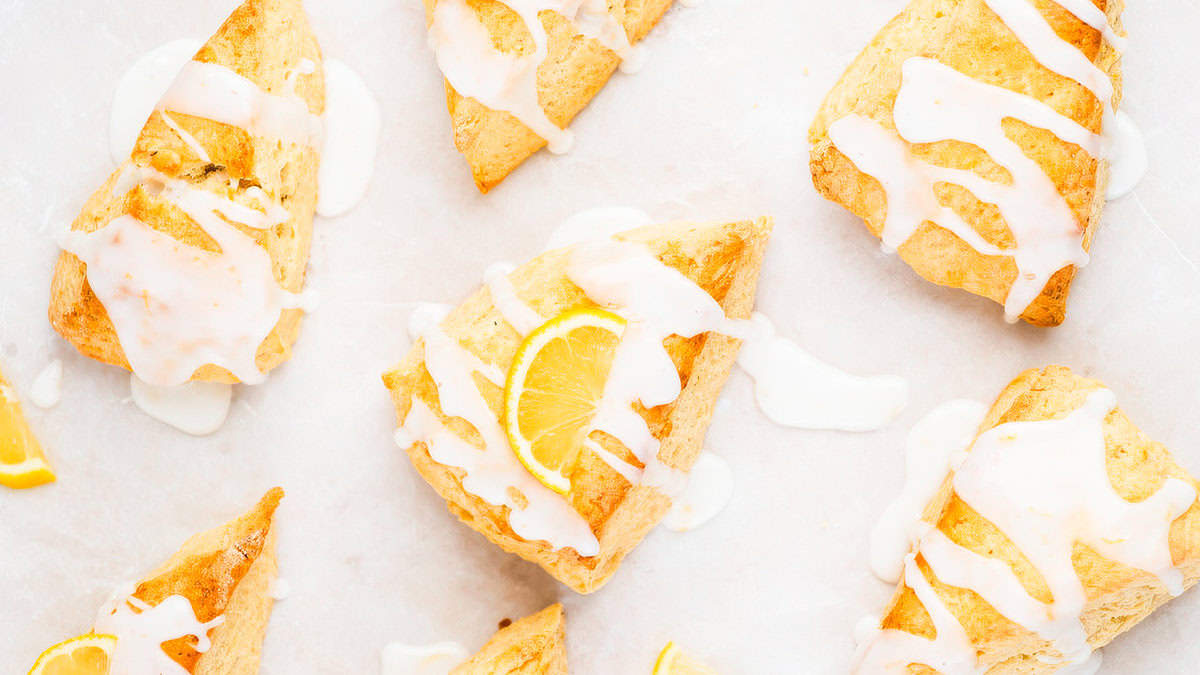 An overhead image of ice cream buns topped with lemon slices.