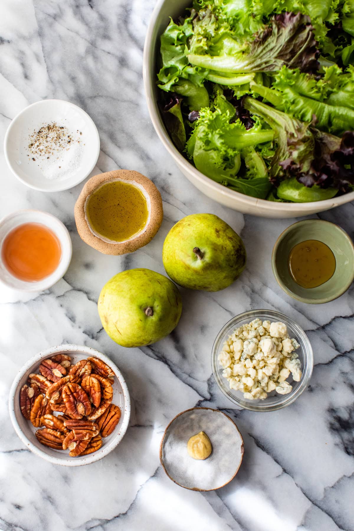 Pears, walnuts, gorgonzola and vegetables