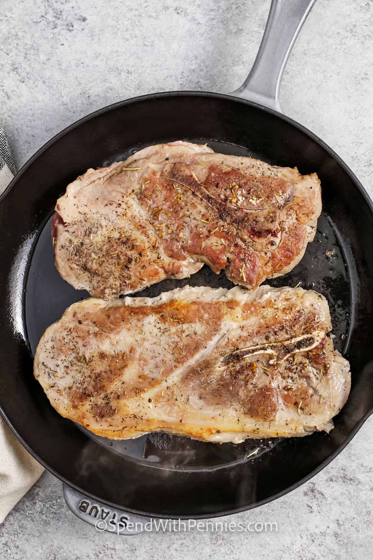 Fry the pork fillet in the pan