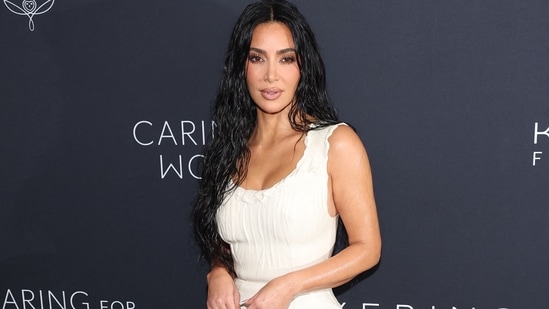 Kim Kardashian attended the Kering for Women 2024 dinner in New York and turned heads in a tight white dress that perfectly hugged her figure. With her nude makeup and wet hair, she radiated a chic air. (Getty Images via AFP)