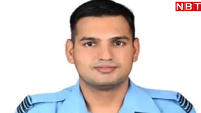 ​​<strong>Kuldeep had joined the Air Force 8 years before the accident</strong>​” title=”​​<strong>Kuldeep had joined the Air Force 8 years before the accident</strong>​” placeholder=”https://static.langimg.com/thumb/76874587/Navbharat Times.jpg?width=540&height=304&resizemode=75″ data-adgdisplay=”false” data-colinimage=”true” loading=”lazy “/></div>
<p>Kuldeep Rao joined the Air Force in 2013. Earlier, he studied Bachelors in IT in Mumbai while living with his father Randhir Singh Rao. One of his sisters, Abhita, works as a Deputy Commandant in the Indian Coast Guard. Mother Kamla Devi is a homemaker. Now, after the daughter-in-law became a lieutenant, they all reached Chennai during the insignia installation ceremony.</p>
<p>​</p>
<p></span></section>
<section itemprop=