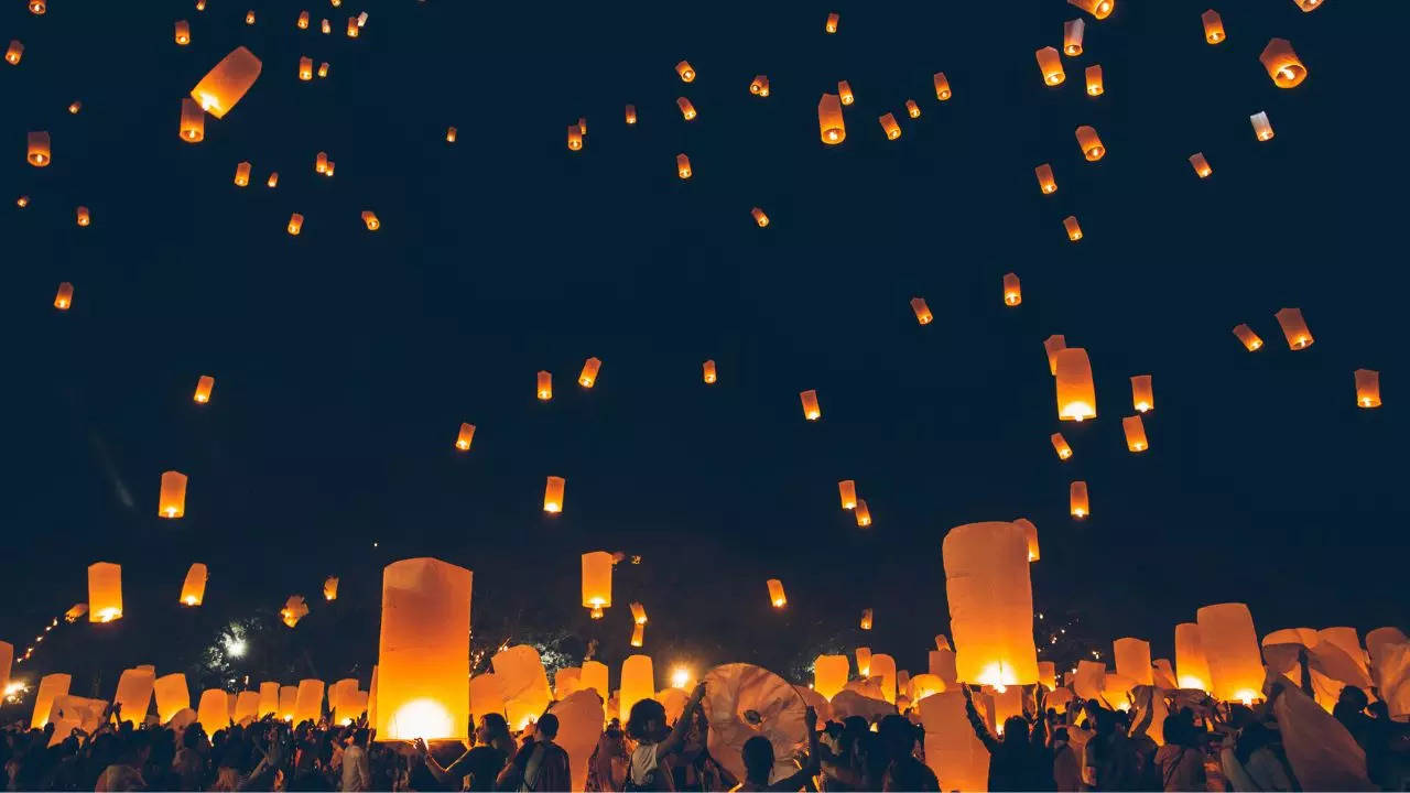 Yi Peng Lantern Festival in Chiang Mai Credit Canva