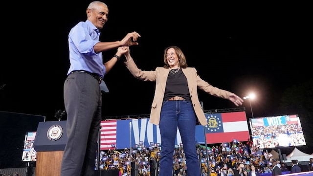 Former U.S. President Barack Obama attends a rally for Democratic presidential candidate U.S. Vice President Kamala Harris in Atlanta, Georgia, U.S., October 24, 2024. REUTERS/Kevin Lamarque