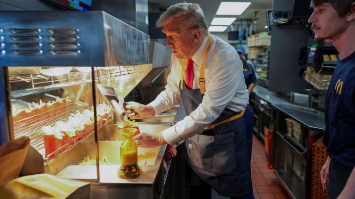 India TV - Donald Trump works behind the counter during a visit to McDonalds in Feasterville-Trevose, Pennsylvania