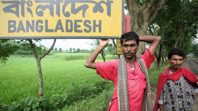 Bangladesh: The country's total debt amounts to $156 billion, five times more than in 2008 and is classified as "trash" by global rating agencies such as S&P Global. The sovereign rating was downgraded even before the latest political crisis led to a regime change. As a result, the country's foreign exchange reserves have fallen from $32 billion in January 2023 to $20 billion in September 2024. The central bank has devalued the taka in recent years, but that has not helped so far. The Asian Development Bank expects inflation to rise to 10.1% in FY25, largely due to high food prices. There are also fears of a bank run due to the increasing number of unpaid loans. While there is no debt crisis right now, the economy is getting worse and needs a quick fix.