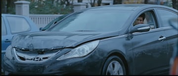 SRK driving a Hyundai Sonata in Don 2: The King Is Back